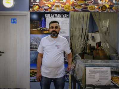 A venirci incontro � proprio Taher. �Quando sono arrivato in Italia � racconta � ho visto che molte minoranze straniere avevano un locale dove poter mangiare i loro piatti tipici. Noi curdi no. Nessuno offriva i nostri sapori. Cos� ho deciso nel 2021 di aprire un vero e proprio ristorante curdo per la mia comunit�
